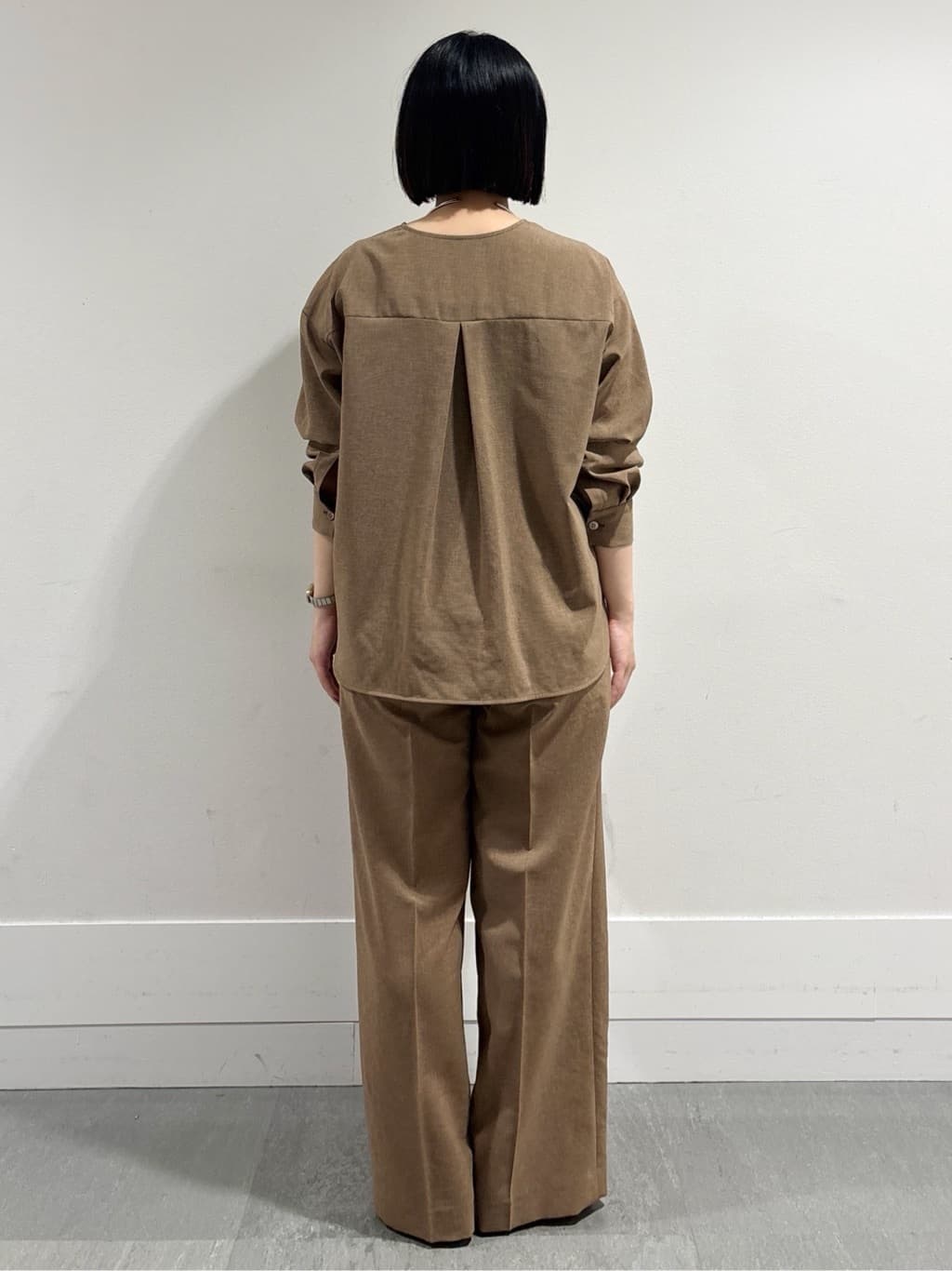 モエカさんの「UNTITLED｜【秋も着られる/セットアップ可】リラククールシャツ」を使ったコーディネート