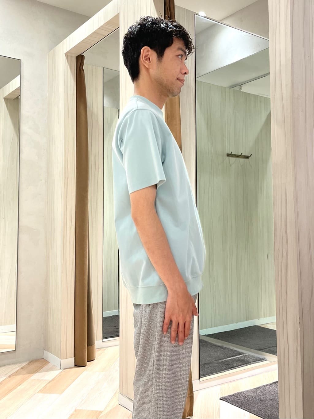 URAさんの「TAKEO KIKUCHI｜【抗菌防臭／5サイズ展開】ハイゲージポンチ Tシャツ」を使ったコーディネート