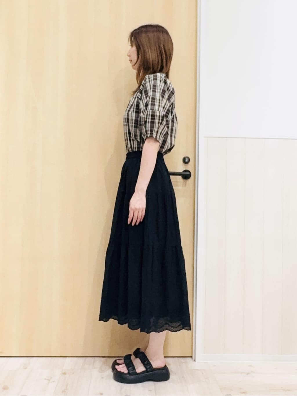 Naさんの「SHOO･LA･RUE｜【S-LL/洗濯後しわになりにくい】ランタンスリーブで女性らしく 5分袖スキッパーブラウス」を使ったコーディネート