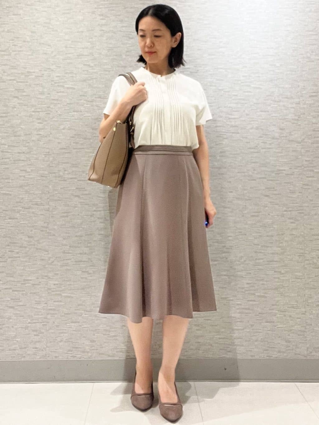 marikoさんの「Reflect｜【インナーに◎／すっきり見え！長め丈】タックデティールブラウス」を使ったコーディネート