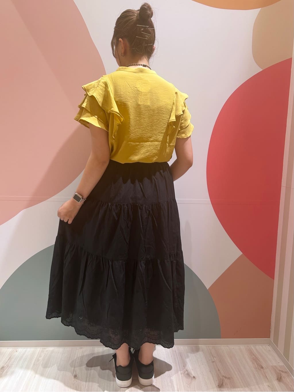 末っ子さんの「SHOO･LA･RUE｜【無地/ドット柄】お袖フリルが華やぐ きれいめブラウス」を使ったコーディネート