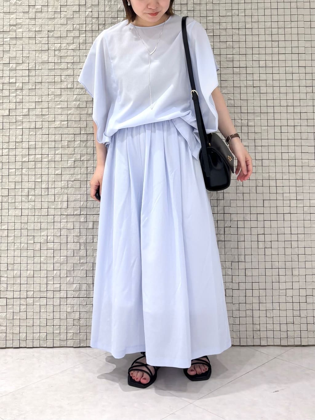 sakuさんの「INDIVI｜【体型カバー】スクエアブラウス」を使ったコーディネート