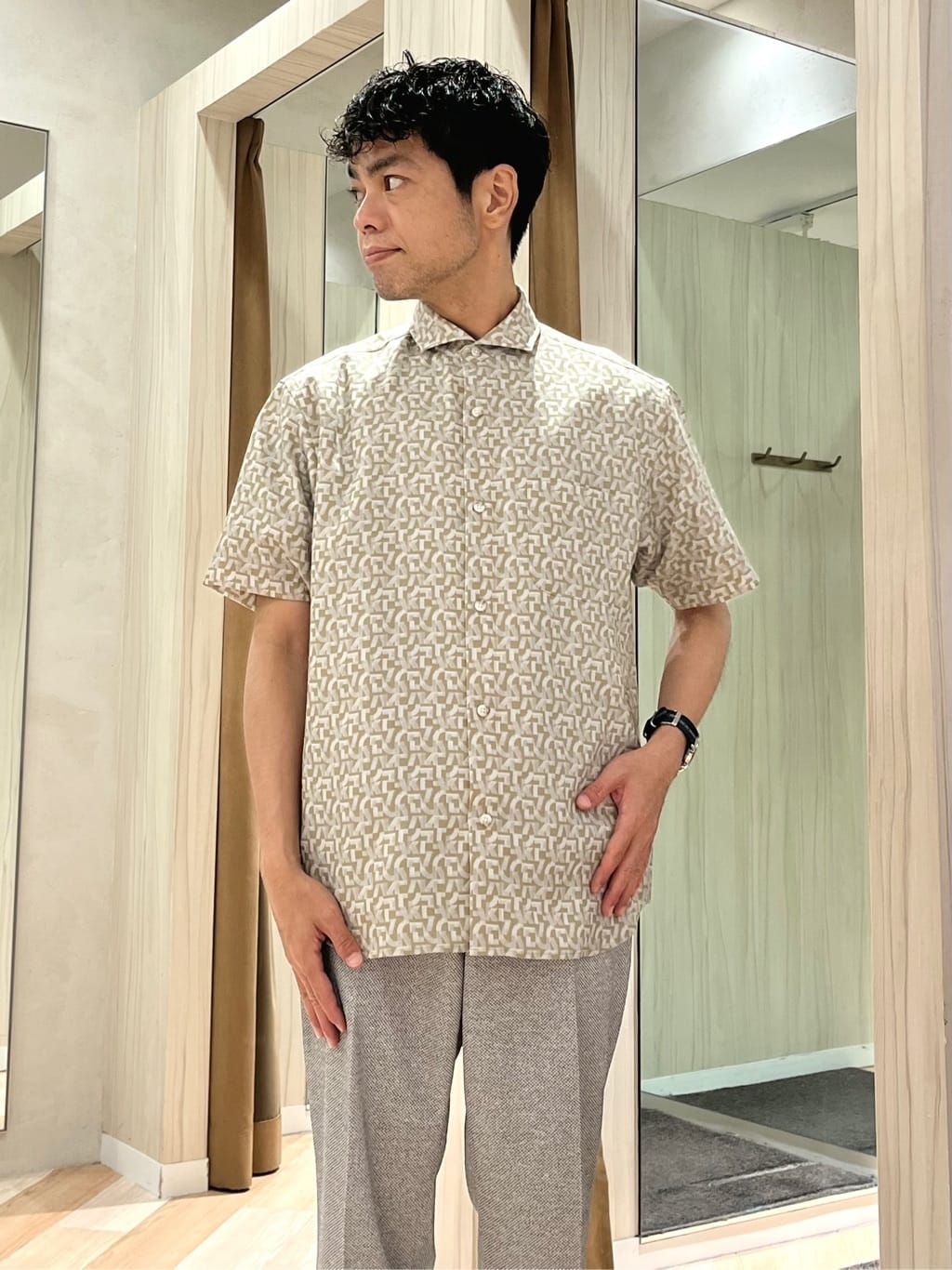 URAさんの「TAKEO KIKUCHI｜【抗菌防臭／5サイズ展開】ハイゲージポンチ Tシャツ」を使ったコーディネート