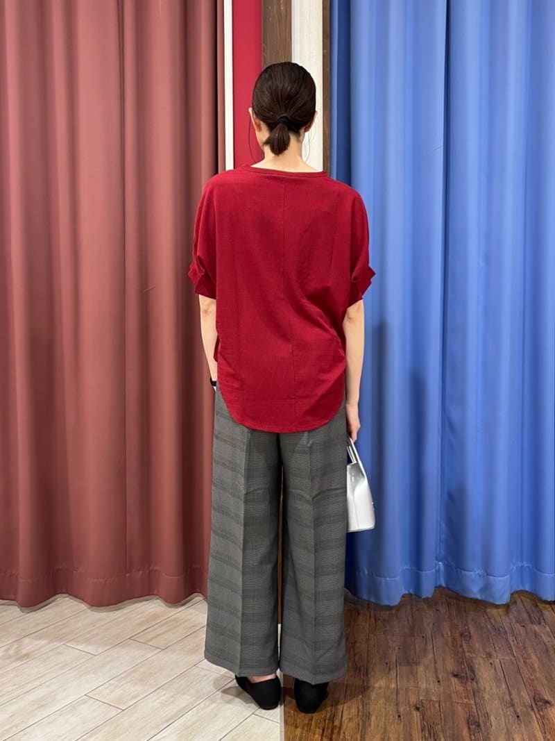 muさんの「SHOO･LA･RUE｜【洗える】お袖のタックがアクセント インせず着られる さらさらドルマントップス」を使ったコーディネート