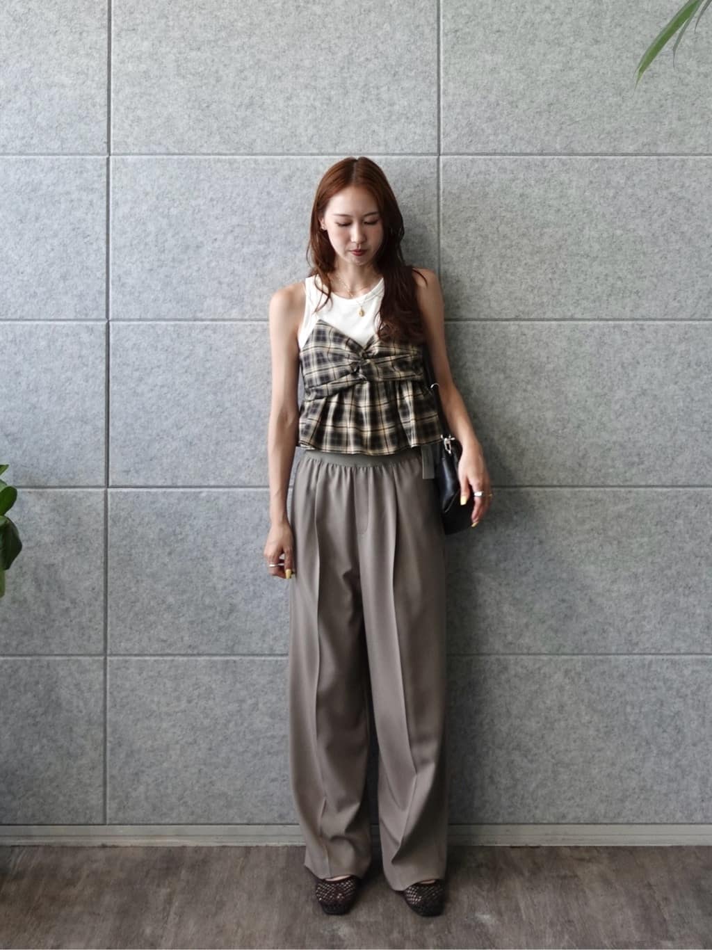 mitsukiさんの「INDIVI｜オンブレチェックビスチェ」を使ったコーディネート