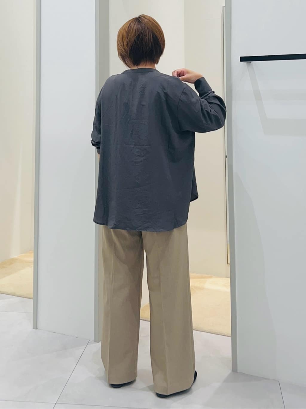 Naruさんの「THE SHOP TK｜【美脚見え】タックワイドパンツ【セットアップ可】」を使ったコーディネート
