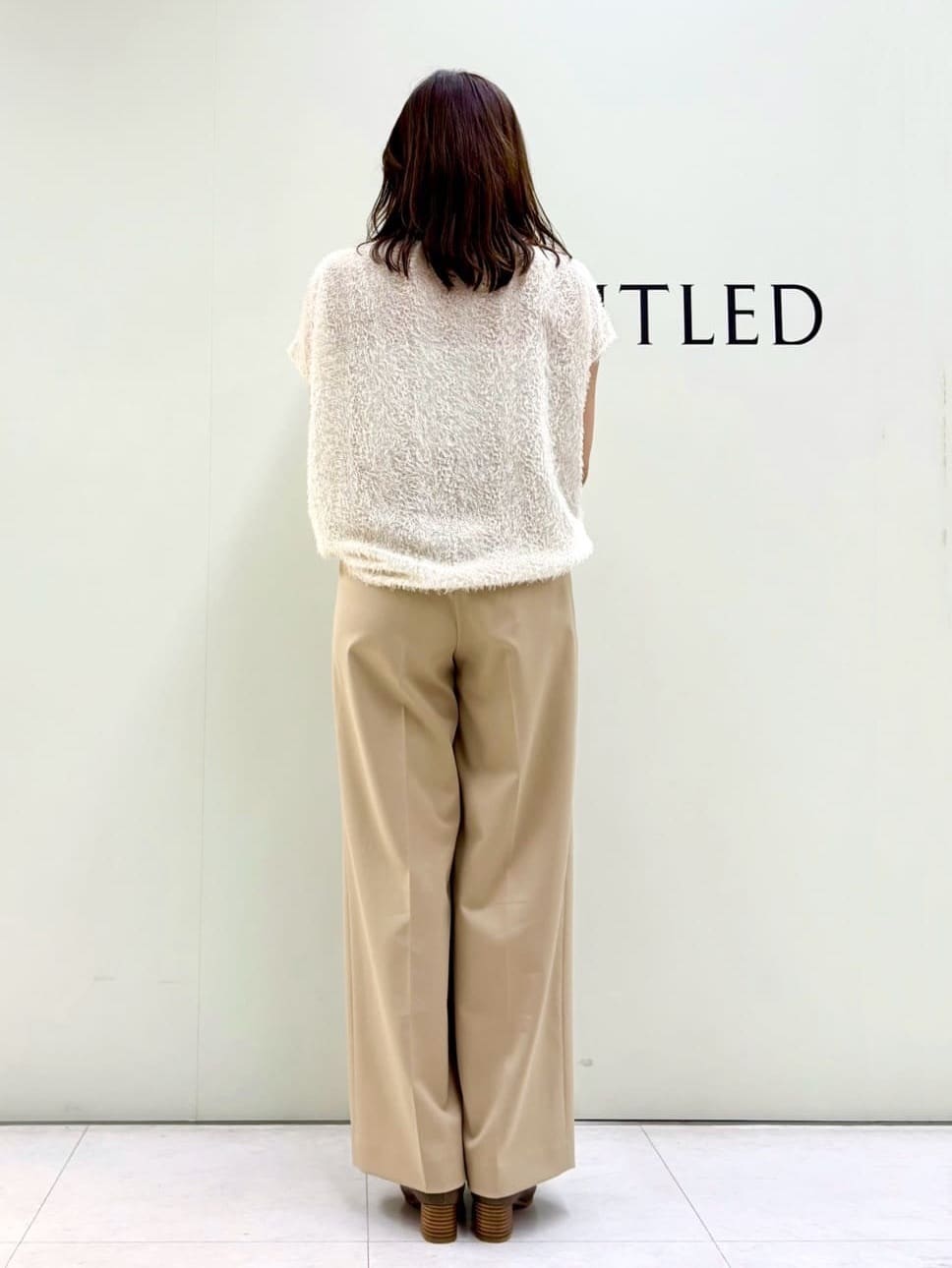 Sakaiさんの「UNTITLED｜【セットアップ可/洗える】フェザーフレンチスリーブブラウス」を使ったコーディネート