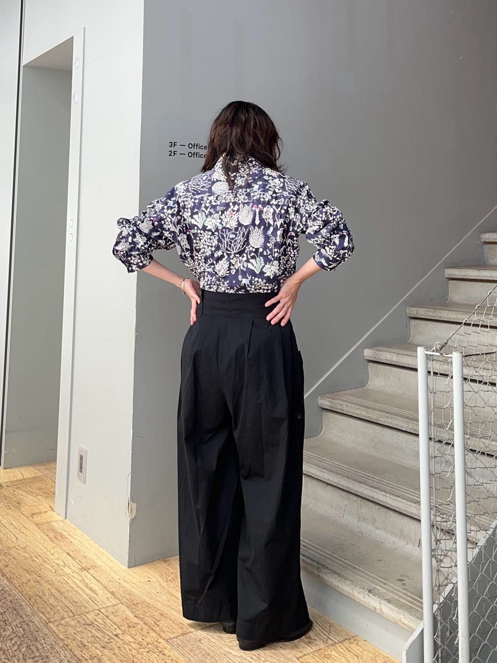 神野（jinno）さんの「TAKEO KIKUCHI｜真鍮製アソートバングル ー 洗練された大人のアクセント」を使ったコーディネート