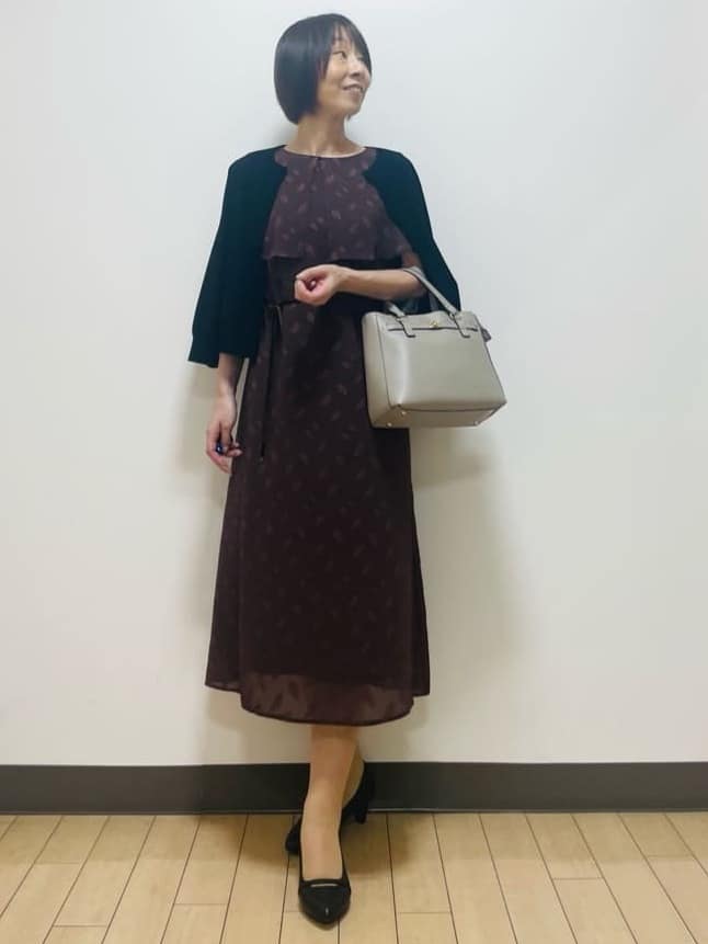 Riiさんの「Reflect｜【撥水／二の腕カバー】ケープデザインワンピース」を使ったコーディネート
