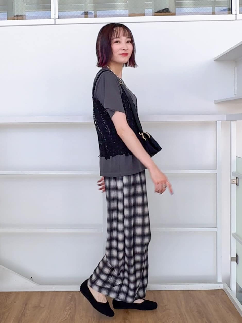𝐜𝐡𝐢𝐤𝐚さんの「SHOO･LA･RUE｜【S-LL/ポケット付き】チェック柄 ウェーブプリーツパンツ」を使ったコーディネート