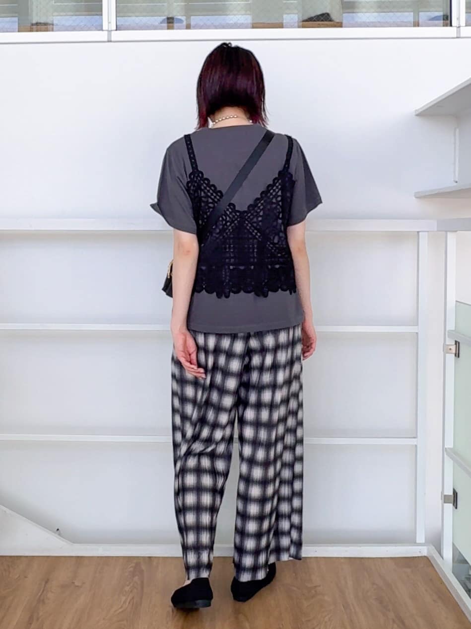 𝐜𝐡𝐢𝐤𝐚さんの「SHOO･LA･RUE｜【S-LL/ポケット付き】チェック柄 ウェーブプリーツパンツ」を使ったコーディネート