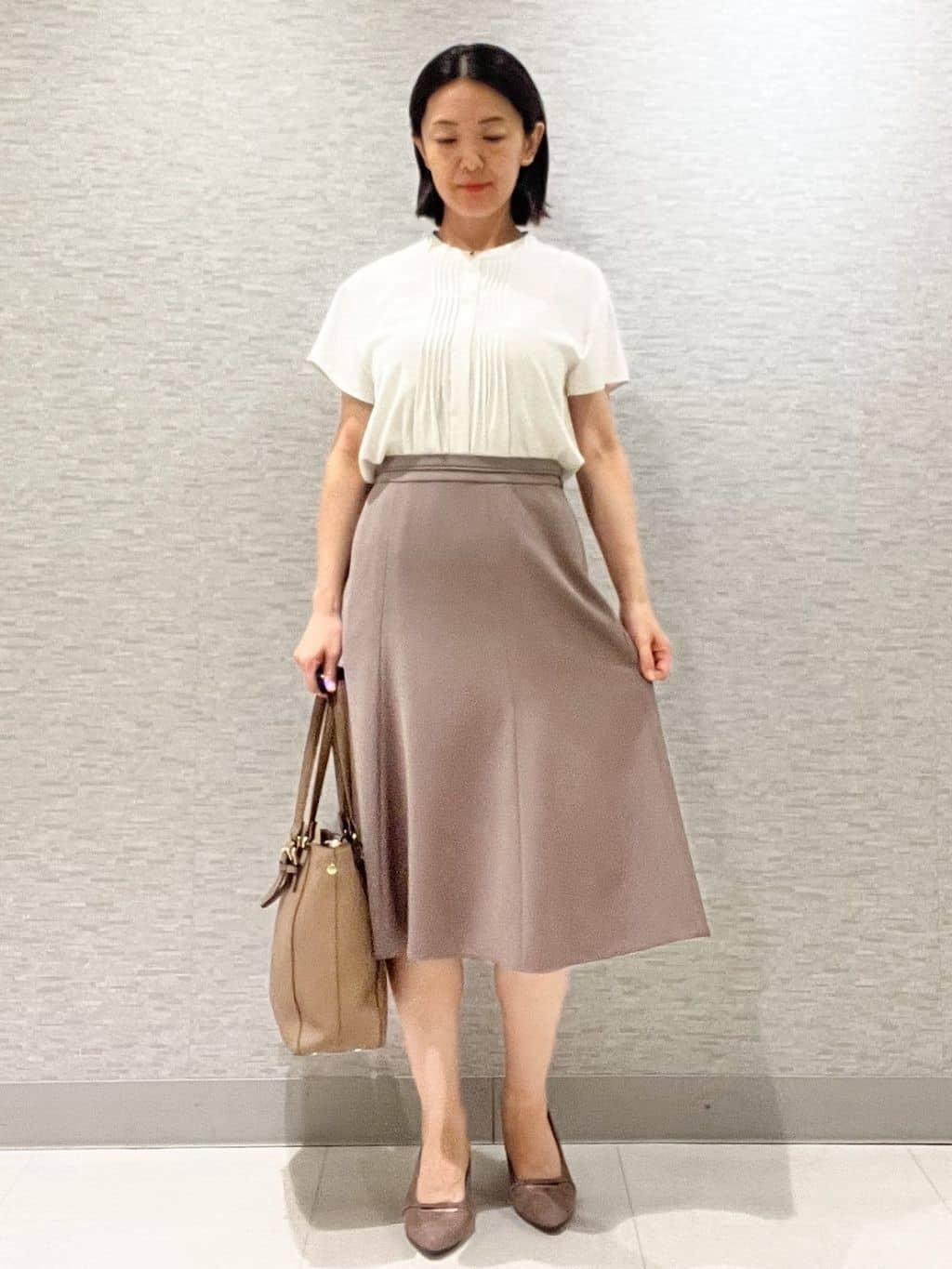 marikoさんの「Reflect｜【インナーに◎／すっきり見え！長め丈】タックデティールブラウス」を使ったコーディネート