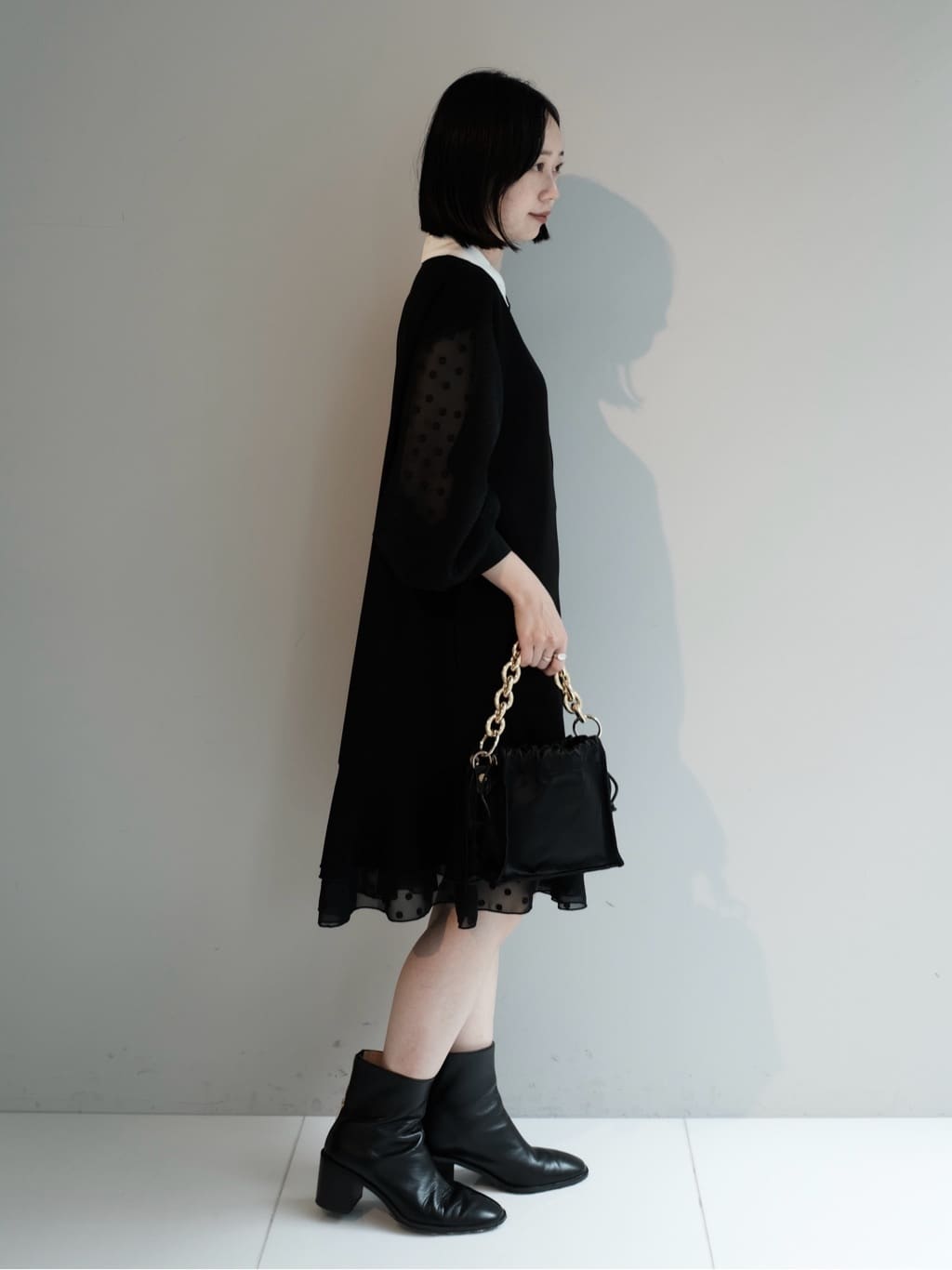 Kishimotoさんの「DRESSTERIOR｜◆【ウォッシャブル】ダブルクロスボリュームスリーブミニワンピース」を使ったコーディネート