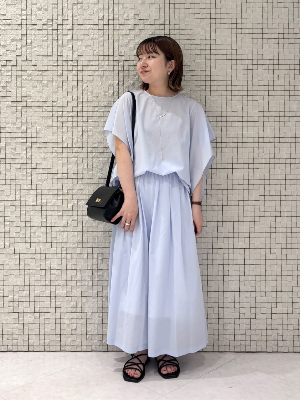 sakuさんの「INDIVI｜【体型カバー】スクエアブラウス」を使ったコーディネート