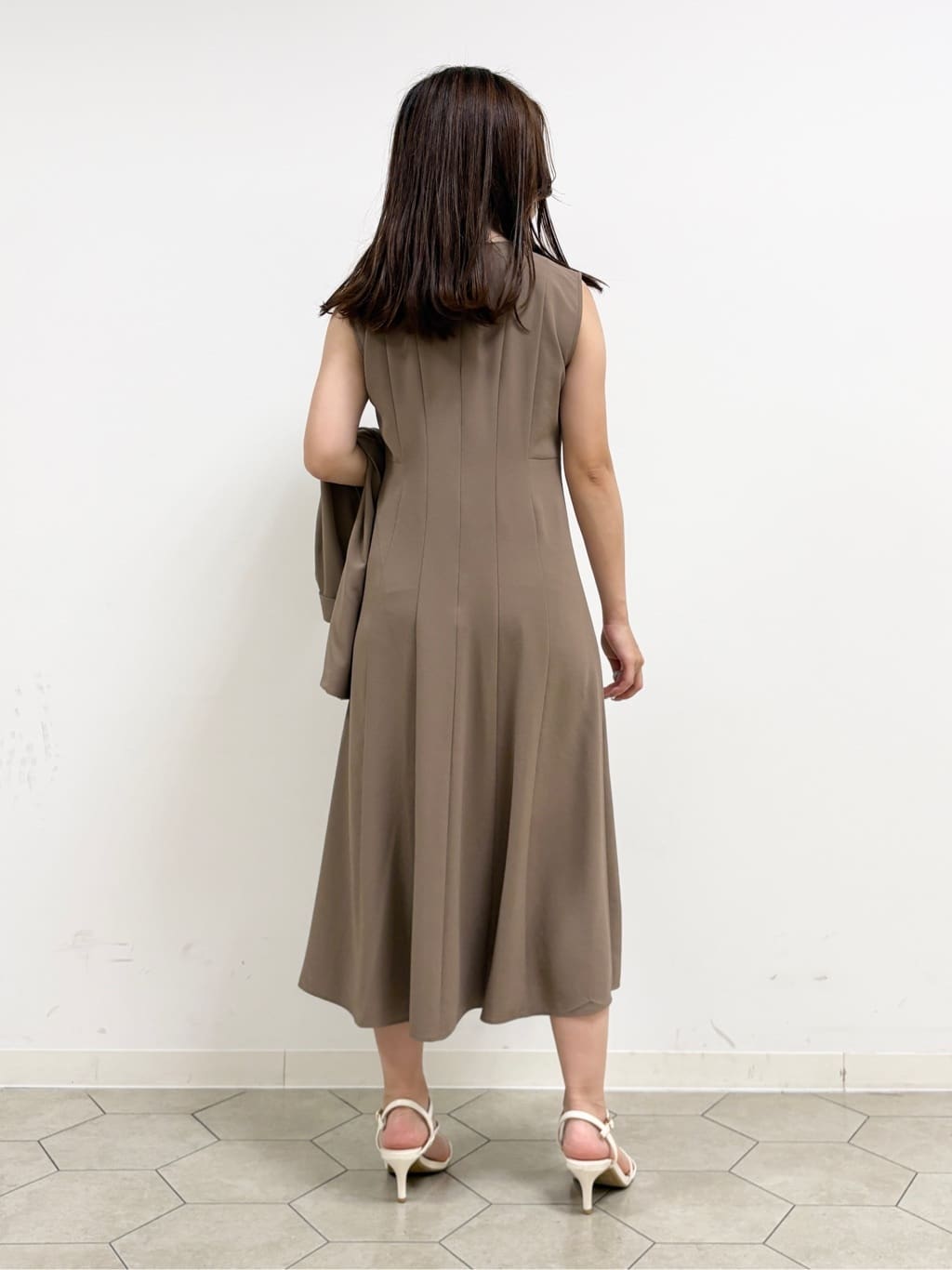 kahoさんの「INDIVI｜【美シルエット】ノースリーブワンピース」を使ったコーディネート