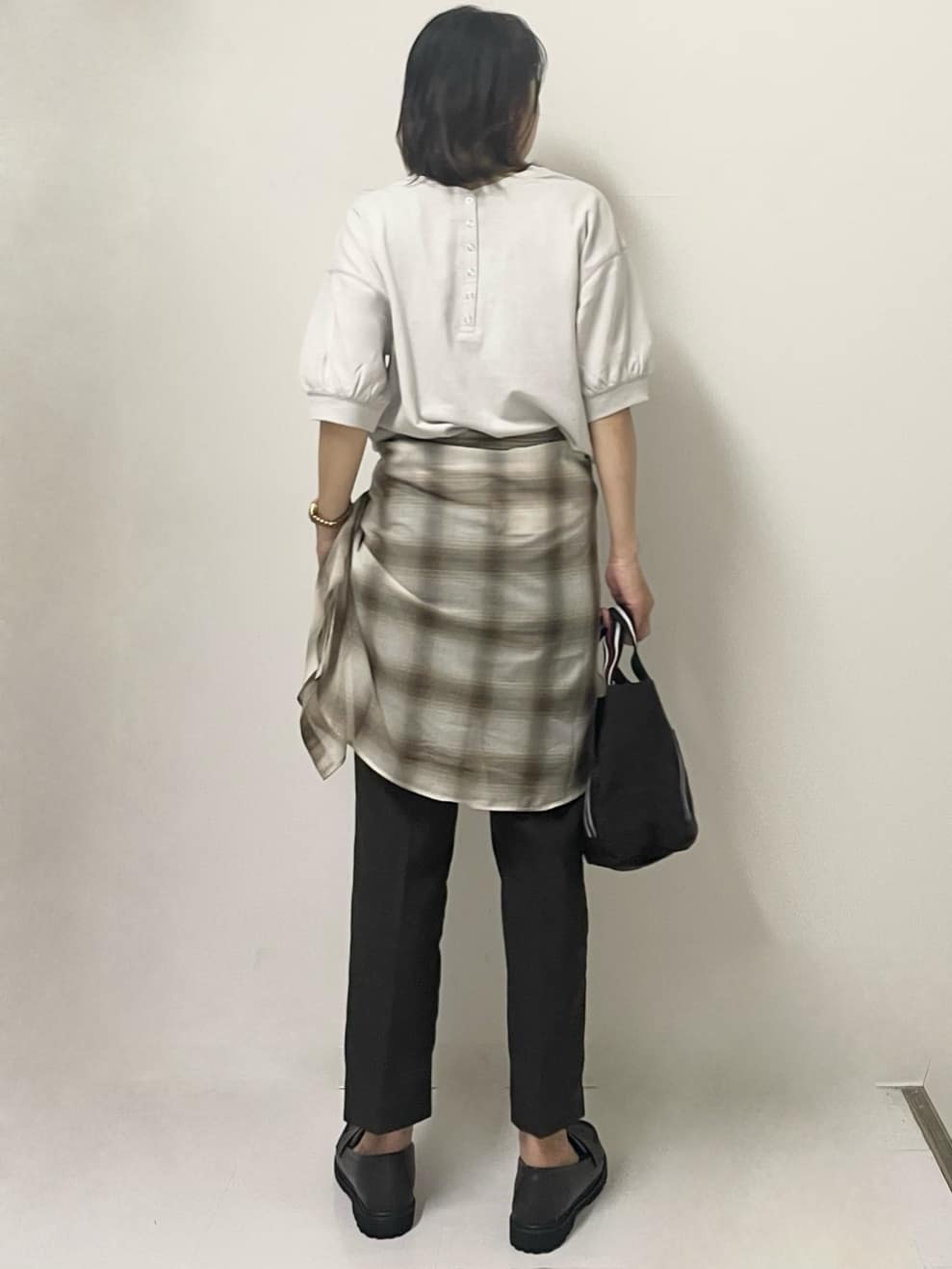 ISOさんの「Dessin｜【洗える】シアーオンブレーチェックシャツ」を使ったコーディネート