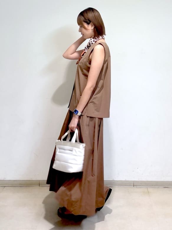 yukaさんの「UNTITLED｜【2WAY/セットアップ可/ノースリーブ/前ボタン】ファブリカブラウス」を使ったコーディネート