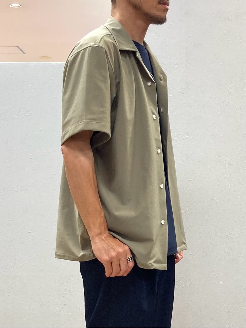 シュンさんの「TAKEO KIKUCHI｜【COOL CITY WEAR】エアートール オープンカラーシャツ /接触冷感・通気性」を使ったコーディネート