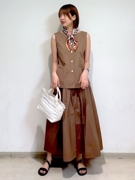 yukaさんの「UNTITLED｜【2WAY/セットアップ可/ノースリーブ/前ボタン】ファブリカブラウス」を使ったコーディネート