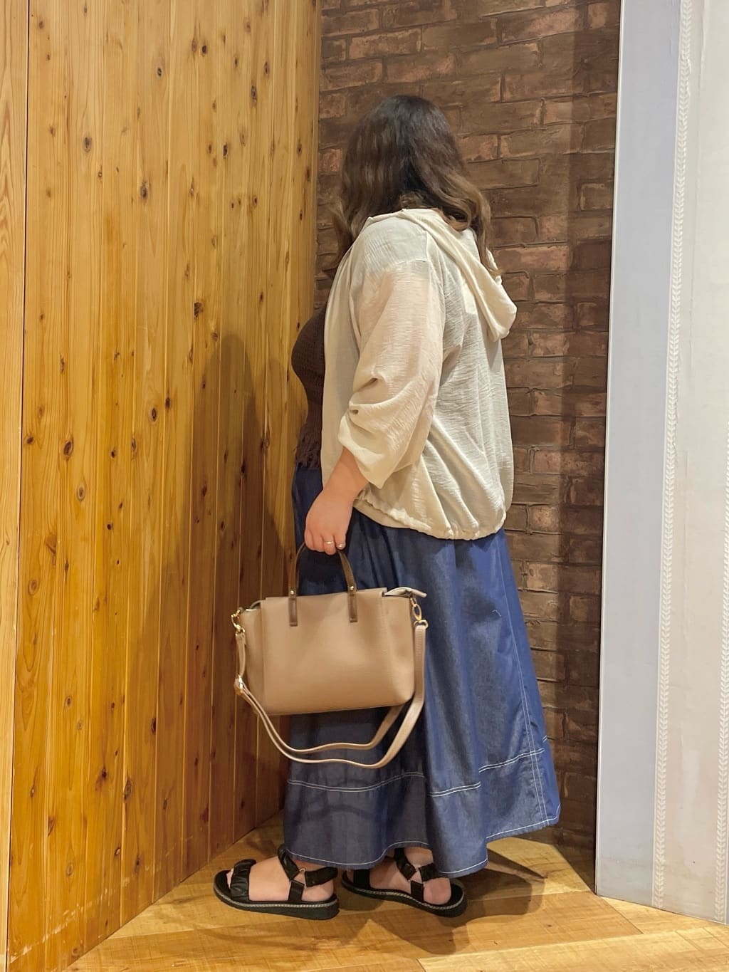 Risaさんの「SHOO･LA･RUE｜【S-LL】柔らかシアーでこなれるフーディブルゾン」を使ったコーディネート