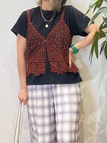 misakiさんの「SHOO･LA･RUE｜【2点セット/ひんやり】レースビスチェ＋Tシャツ」を使ったコーディネート