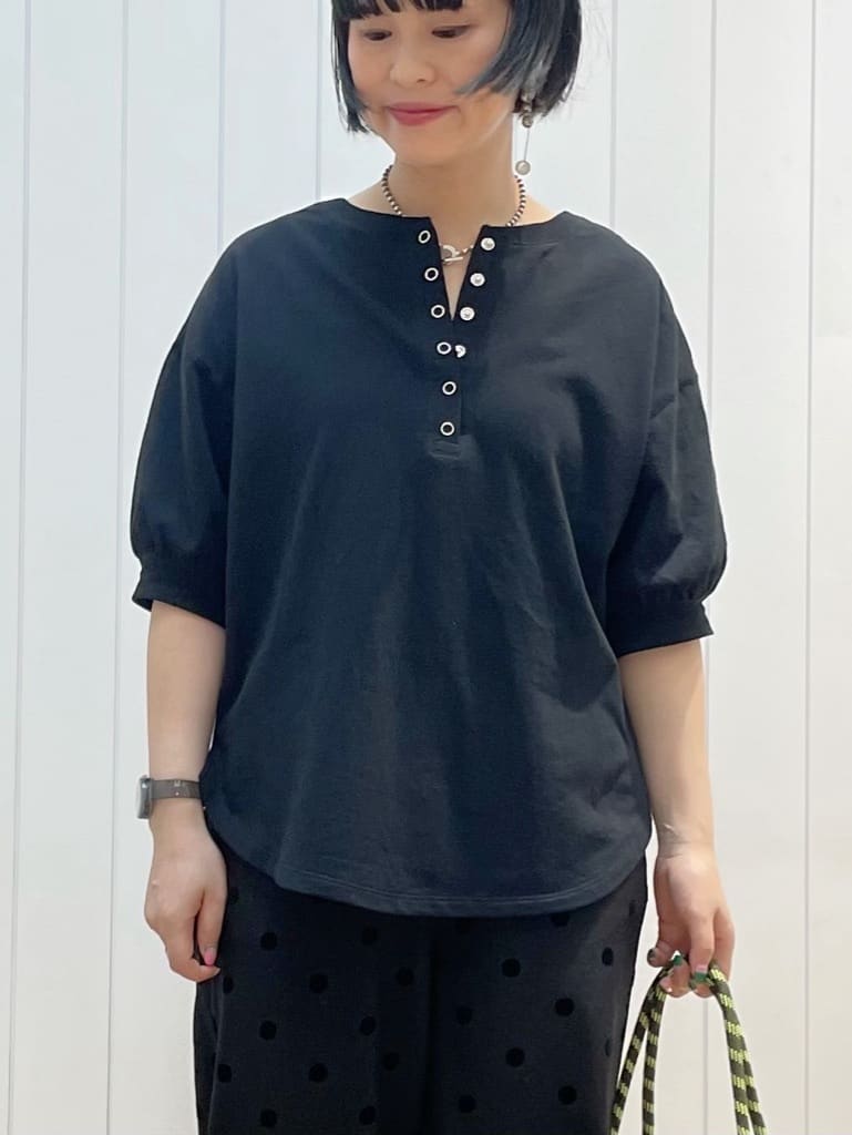 mikaさんの「Dessin｜【360度可愛い/前後2WAY/洗える】ライトコットンヘンリーカットソー」を使ったコーディネート
