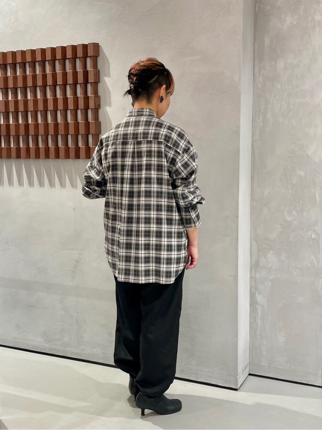 KOUさんの「INDIVI｜オンブレチェックシャツ」を使ったコーディネート