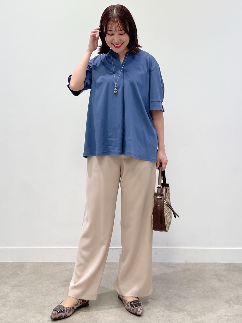 yukariさんの「Reflect｜【すっきり見え！長め丈／マシンウォッシュ可】スキッパーネックジャージトップス」を使ったコーディネート