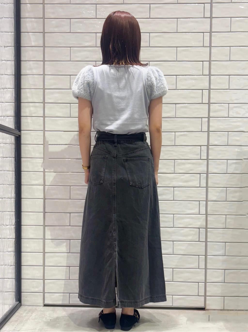 ranさんの「OPAQUE.CLIP｜《6色展開》フェザーパフスリーブVネックニット【洗濯機洗い可】」を使ったコーディネート