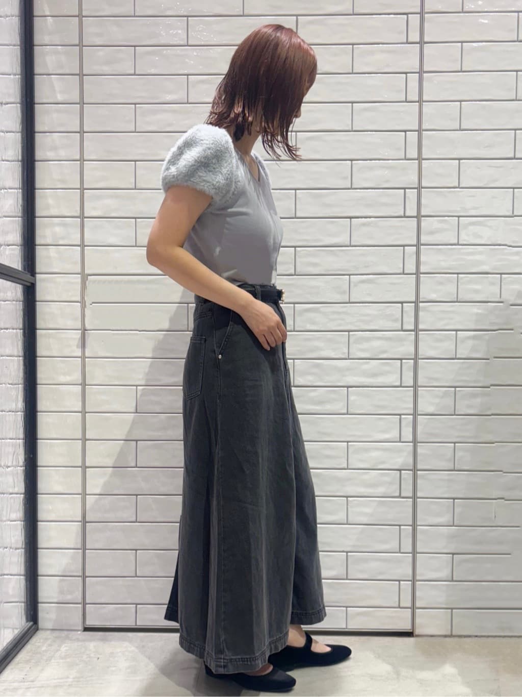 ranさんの「OPAQUE.CLIP｜《6色展開》フェザーパフスリーブVネックニット【洗濯機洗い可】」を使ったコーディネート