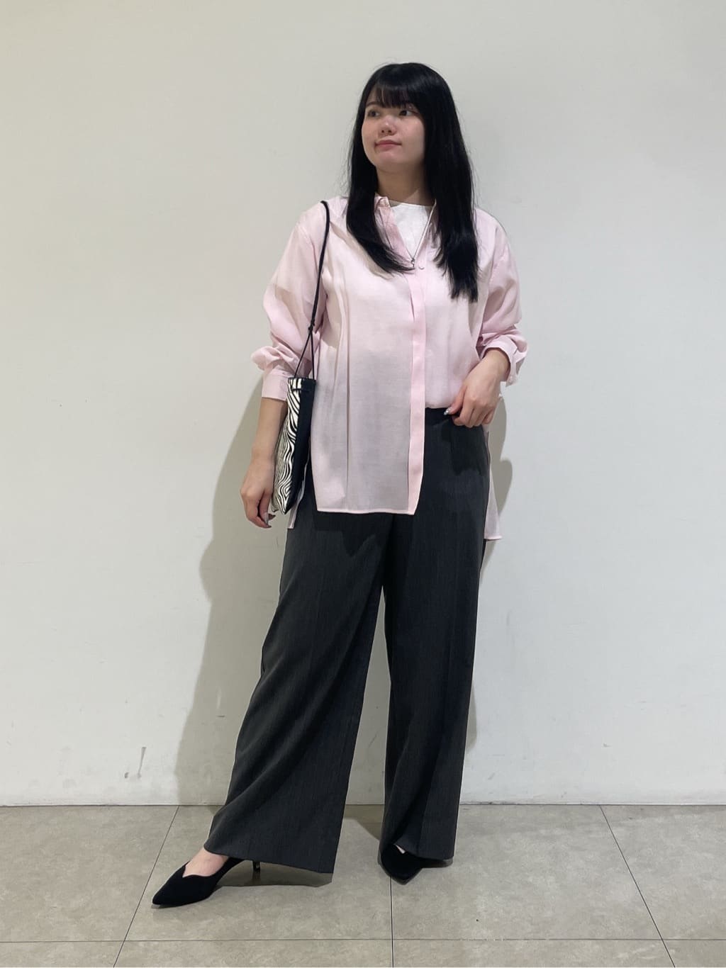 emikaさんの「INDIVI｜【体型カバー／清涼感】シアーオーバーシャツ」を使ったコーディネート