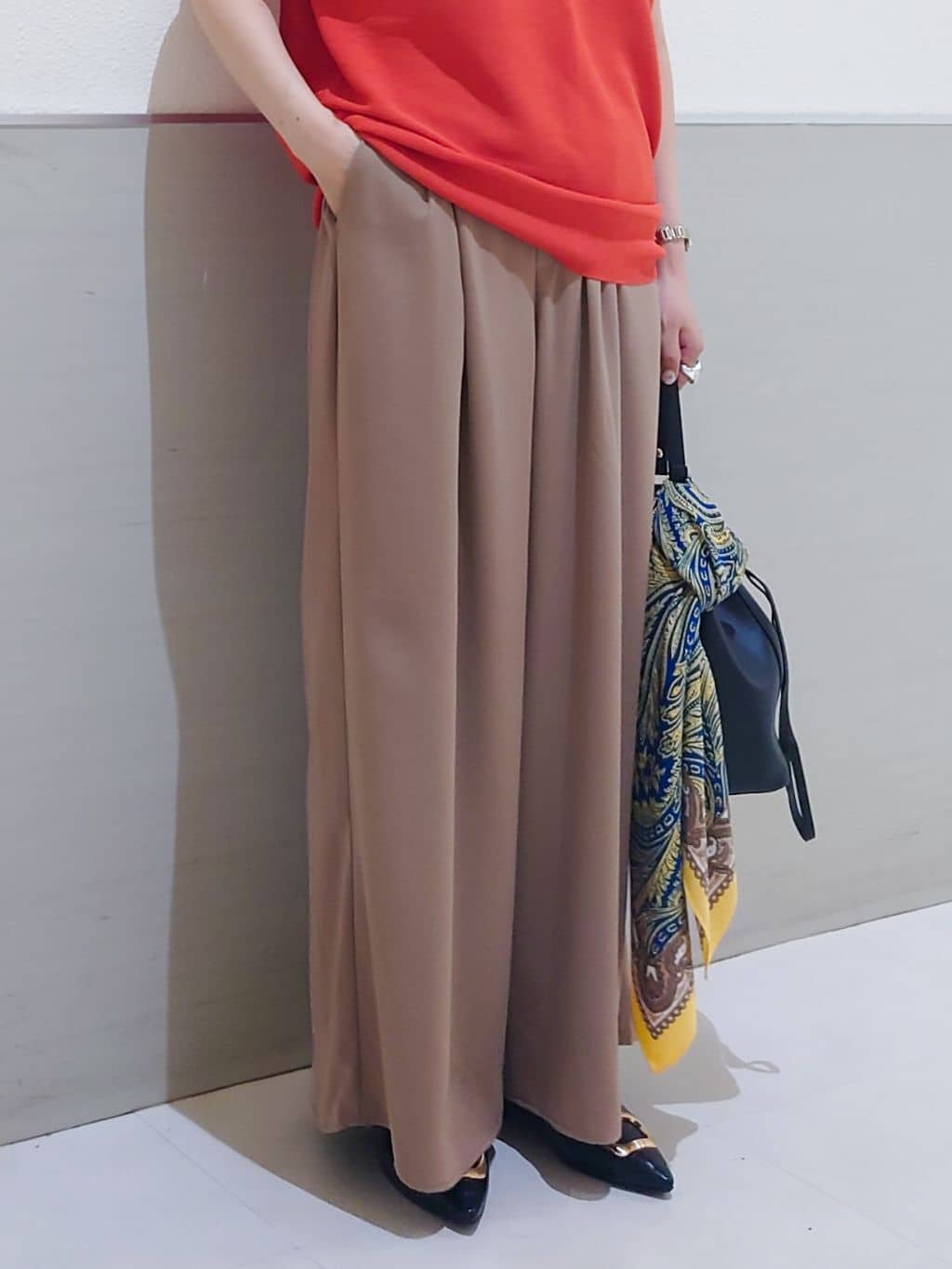 maruさんの「THE SHOP TK｜【6色展開】さらさらフレンチニット【毛玉になりにくい/洗濯機OK】」を使ったコーディネート