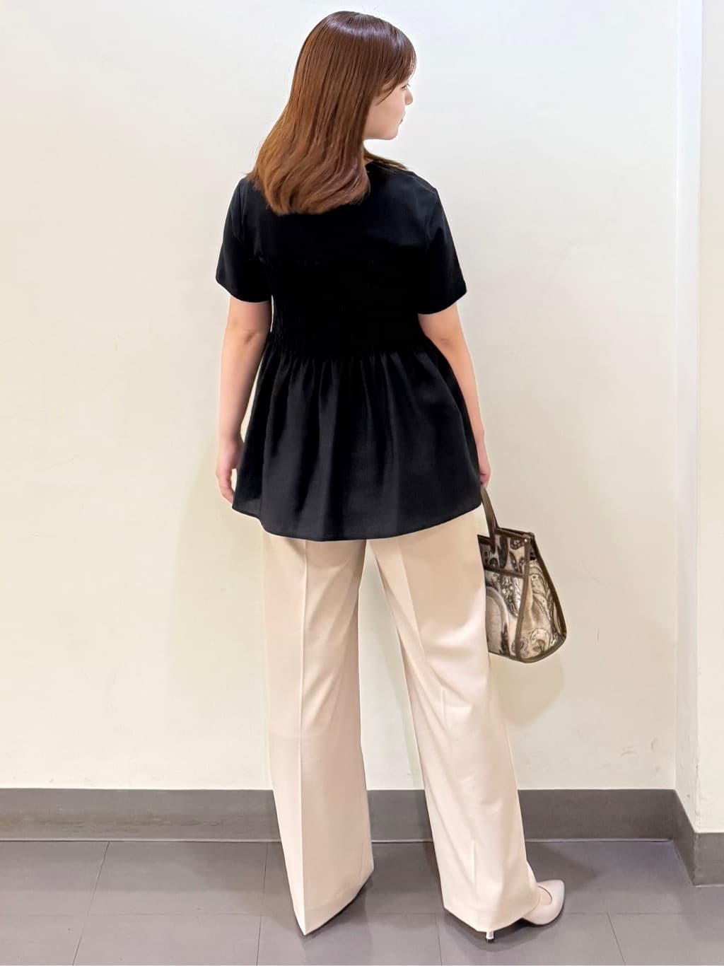 いくみさんの「UNTITLED｜【コットン100/洗える/Tシャツ】シャーリングドッキングペプラム」を使ったコーディネート