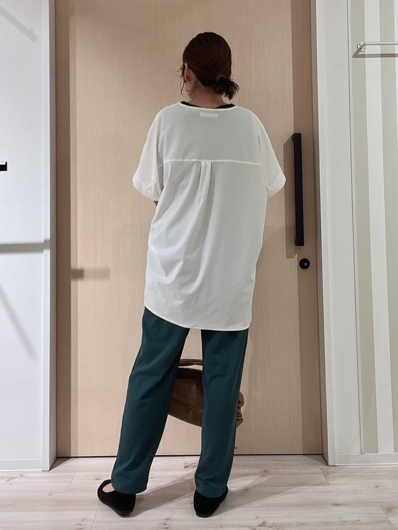 funafunaさんの「SHOO･LA･RUE｜【S-LL】さらりとしたタッチが上品見え ワンボタンデザイン トップス」を使ったコーディネート
