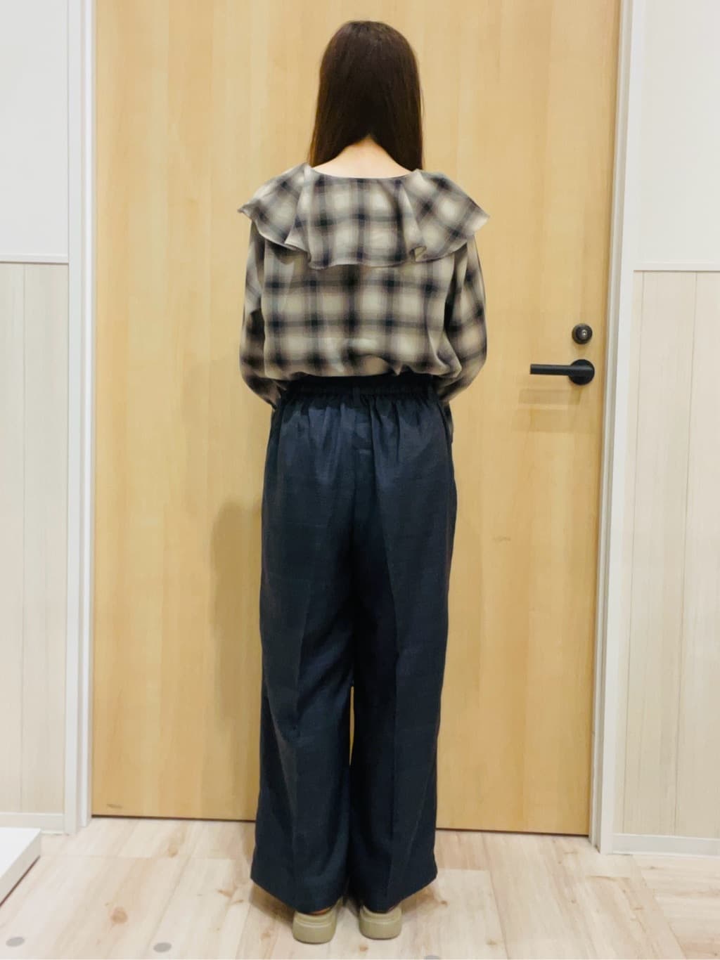 minamiさんの「SHOO･LA･RUE｜【S-LL】1枚で華やか チェック柄フリルブラウス」を使ったコーディネート