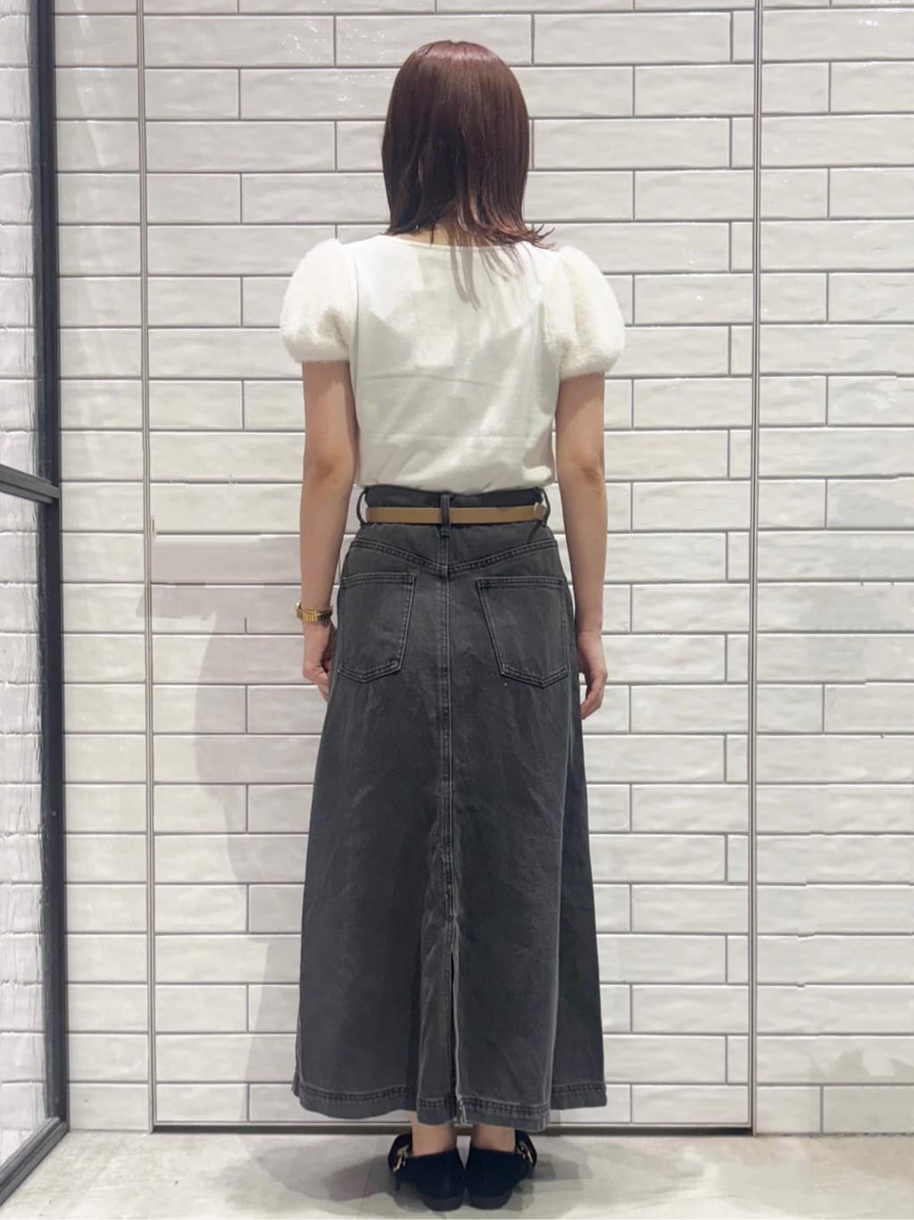 ranさんの「OPAQUE.CLIP｜《6色展開》フェザーパフスリーブVネックニット【洗濯機洗い可】」を使ったコーディネート