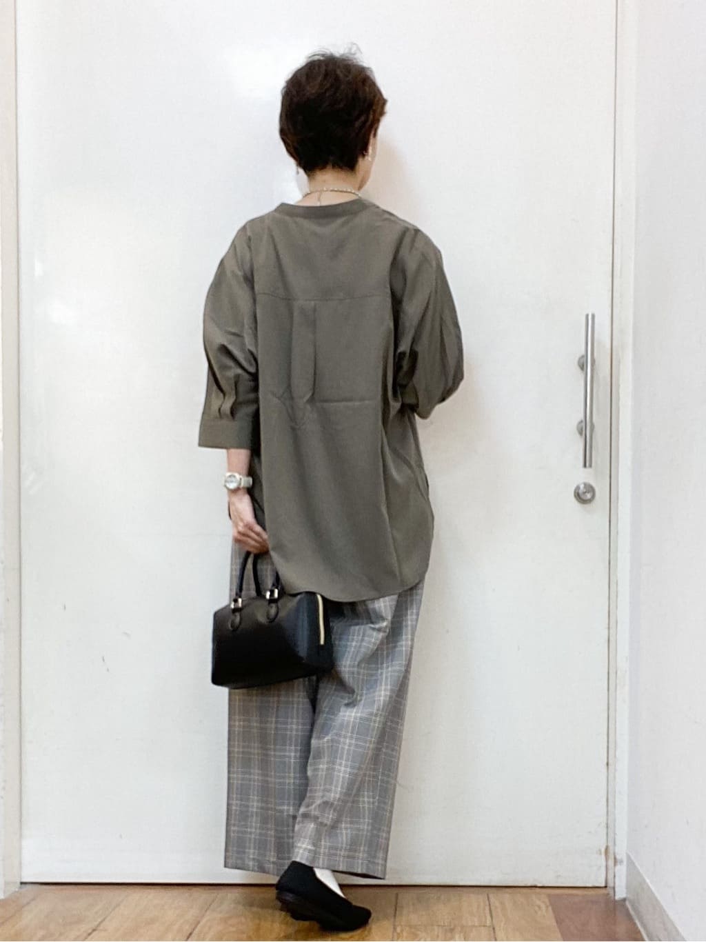 みぃさんの「SHOO･LA･RUE｜【S-LL/洗濯後しわになりにくい】コットン風 前あきドルマンブラウス」を使ったコーディネート