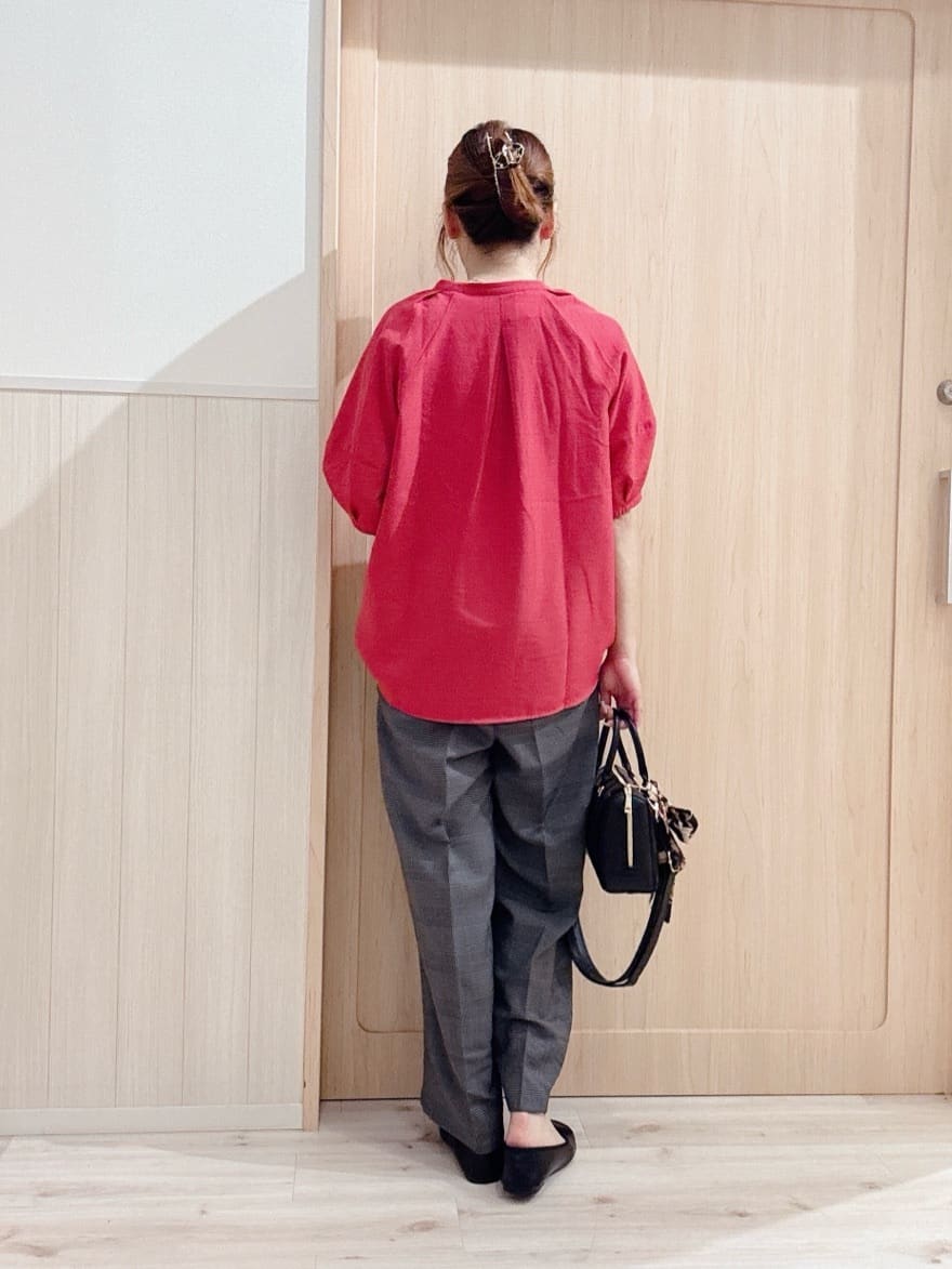 モカさんの「SHOO･LA･RUE｜【S-LL/洗濯後しわになりにくい】ランタンスリーブで女性らしく 5分袖スキッパーブラウス」を使ったコーディネート