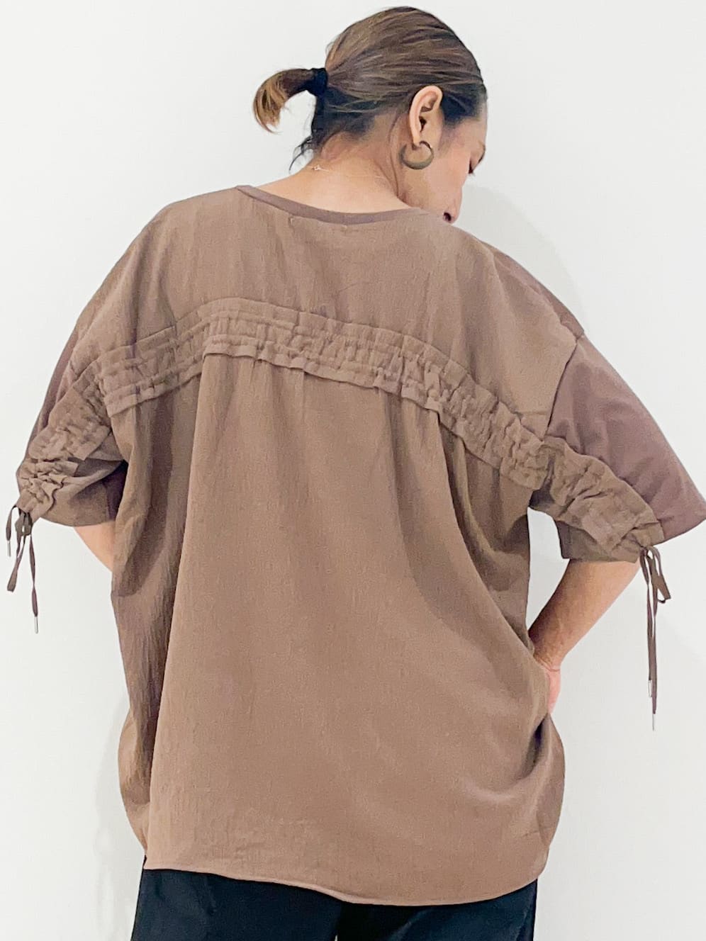 yuuco.さんの「grove｜後ろ姿で魅せる　バックドロストシャーリングTシャツ」を使ったコーディネート