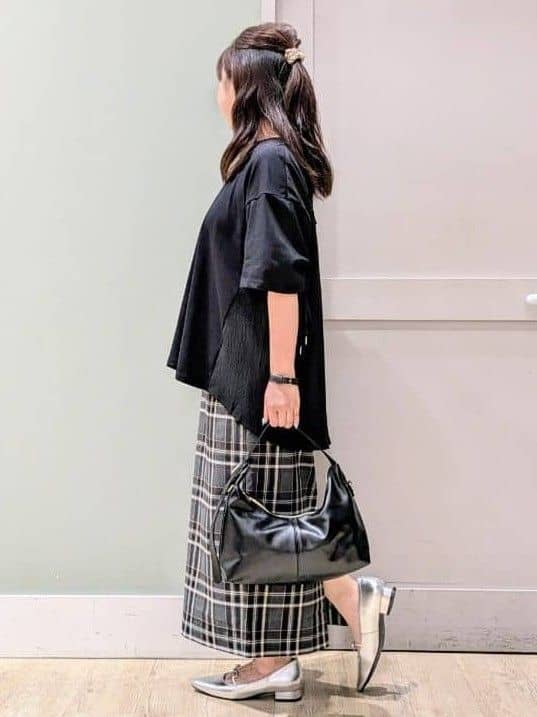 チグ♪さんの「grove｜後ろ姿で魅せる　バックドロストシャーリングTシャツ」を使ったコーディネート