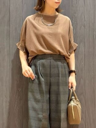 meiさんの「SHOO･LA･RUE｜【洗える】お袖のタックがアクセント インせず着られる さらさらドルマントップス」を使ったコーディネート