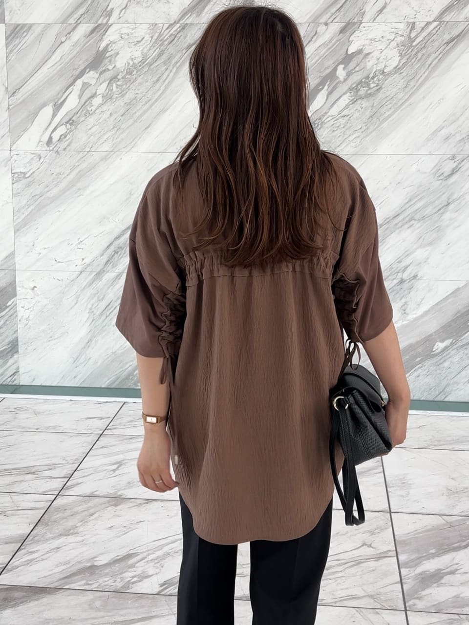 ちびゆきさんの「grove｜後ろ姿で魅せる　バックドロストシャーリングTシャツ」を使ったコーディネート