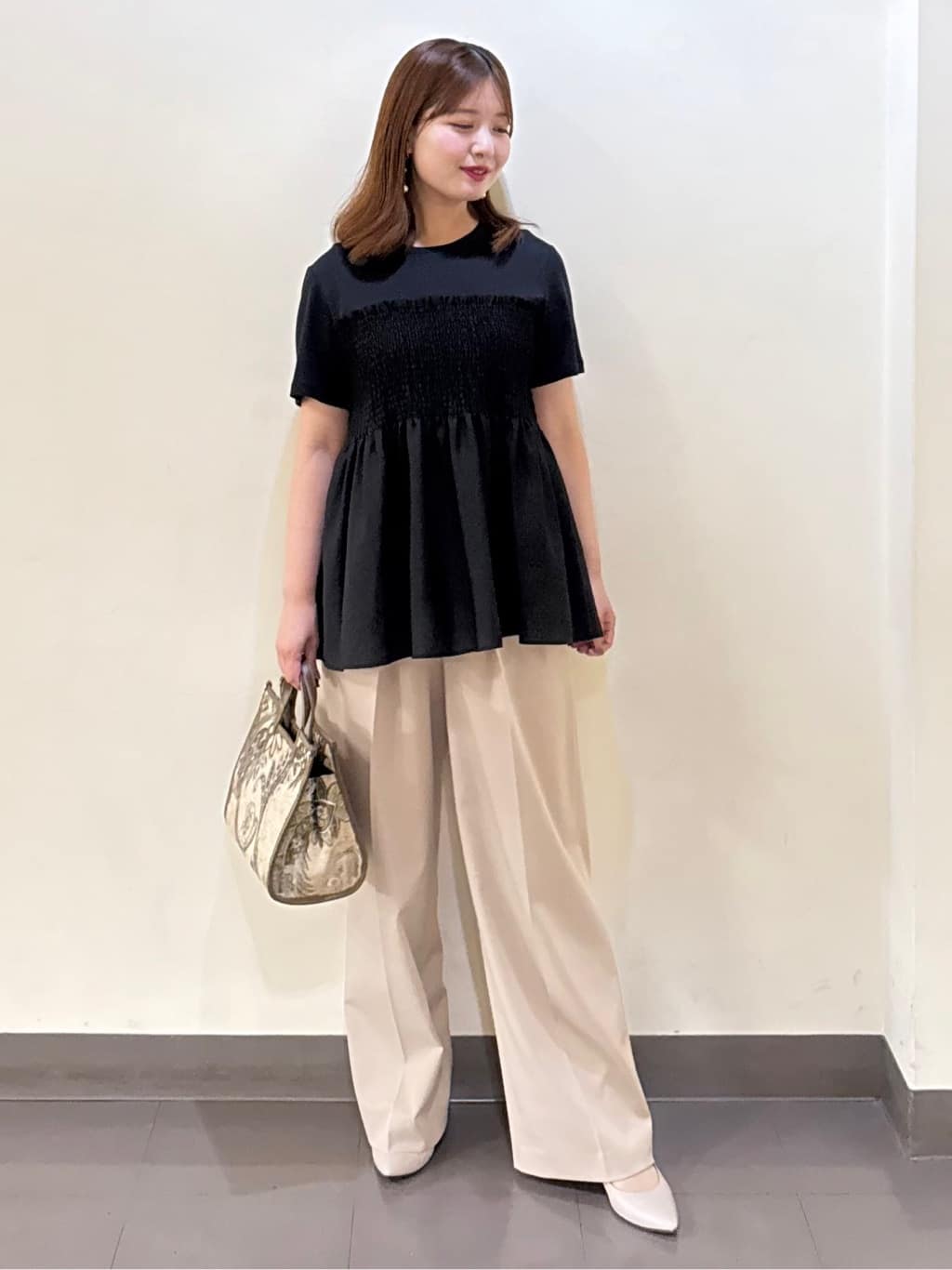 いくみさんの「UNTITLED｜【コットン100/洗える/Tシャツ】シャーリングドッキングペプラム」を使ったコーディネート