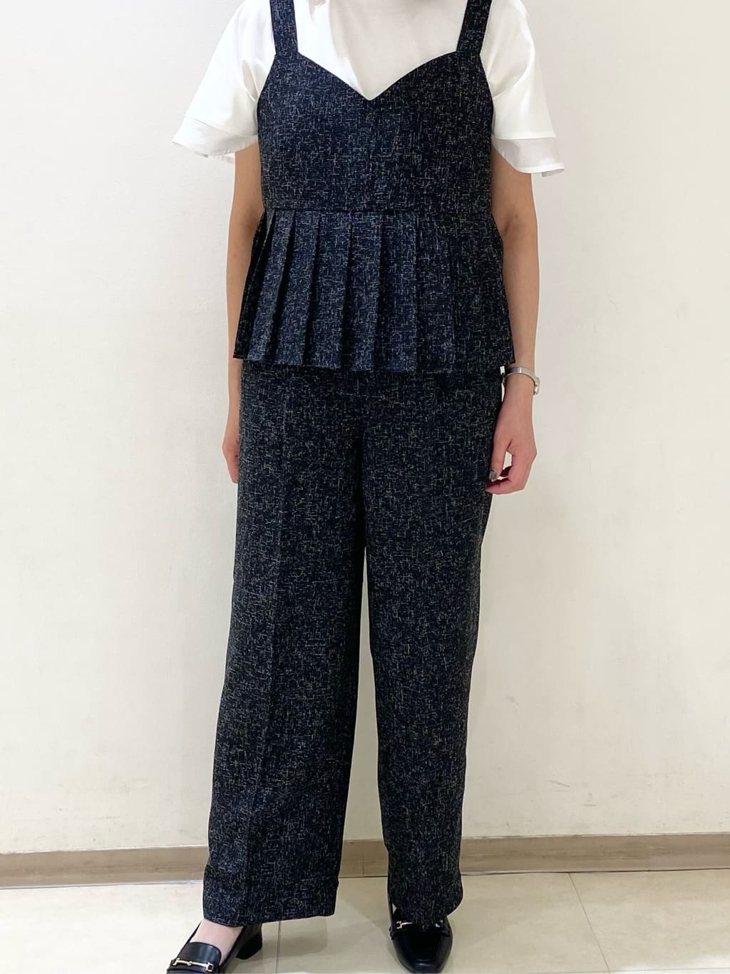 COCOさんの「grove｜【2点SET/体型カバー】夏から秋まで着まわせる！プリーツビスチェセットアップ」を使ったコーディネート