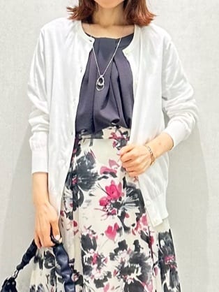 Miwaさんの「UNTITLED｜【シアー/後ろウエストゴム】ペイントフラワースカート」を使ったコーディネート