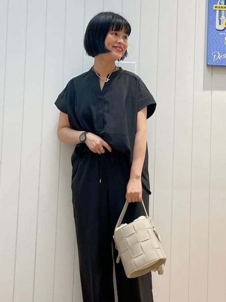 mikaさんの「Dessin｜【2点セット/ウエストゴム/洗える】スキッパ―シャツ＆ストレートパンツセット」を使ったコーディネート