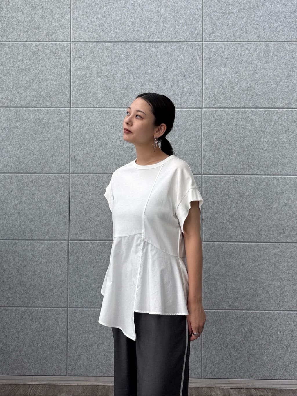 ayanoさんの「INDIVI｜【セットアップ可能】サキソニーサイドラインパンツ」を使ったコーディネート