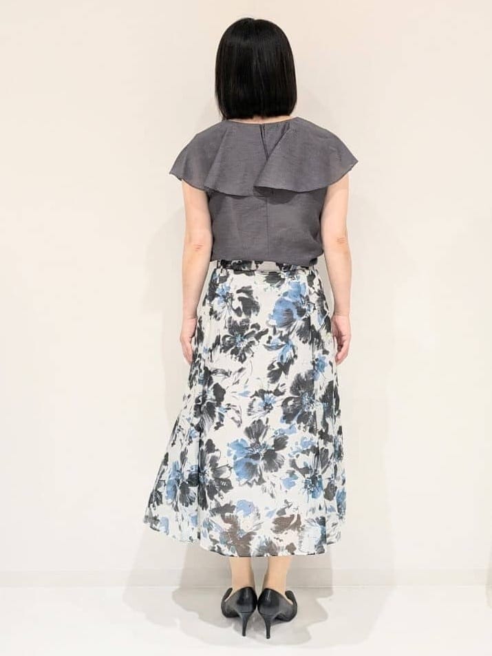 tomoさんの「UNTITLED｜【シアー/後ろウエストゴム】ペイントフラワースカート」を使ったコーディネート