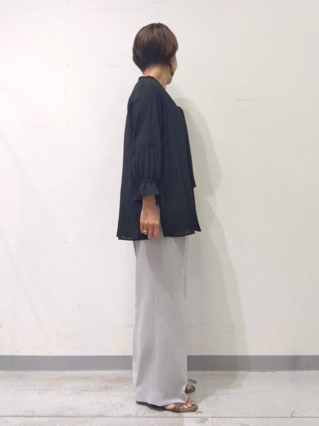 Kさんの「INDIVI｜【洗える／シャーリング素材】ボリューム袖エアリーブラウス」を使ったコーディネート