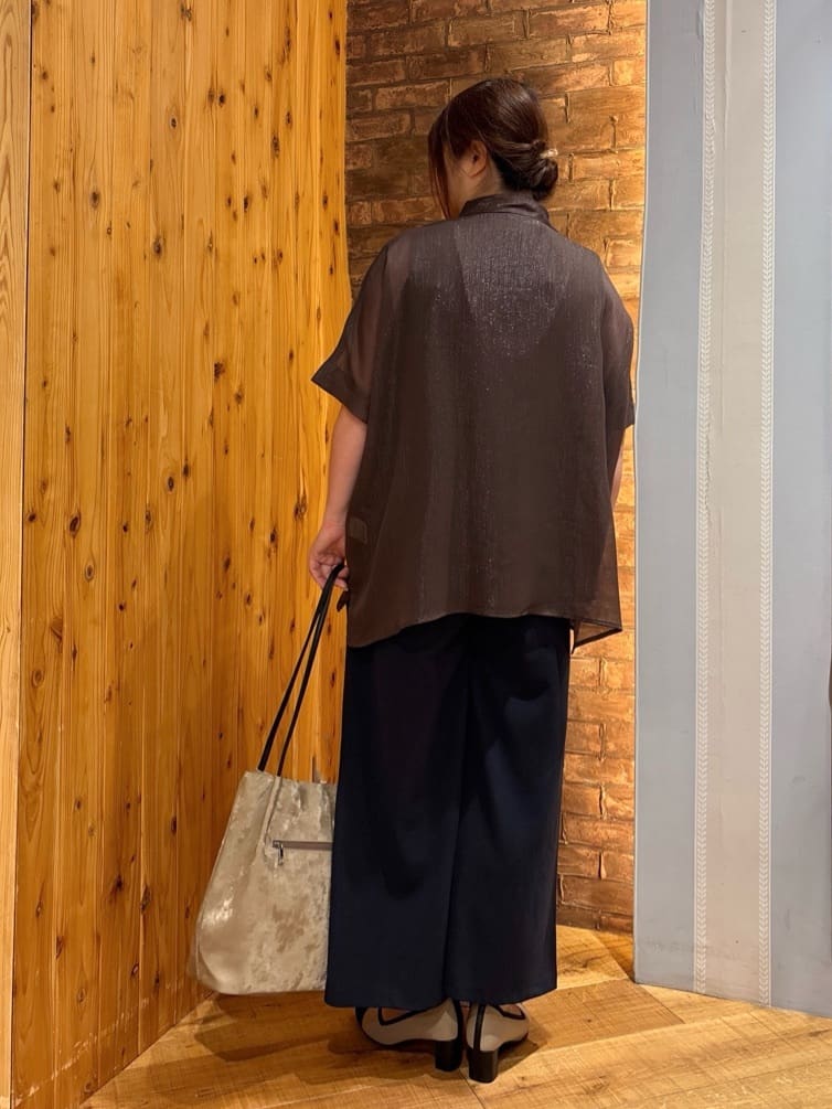 ゆかぴさんの「SHOO･LA･RUE｜大人のシアー感 ラメが華やかな楊柳ポンチョシャツ」を使ったコーディネート